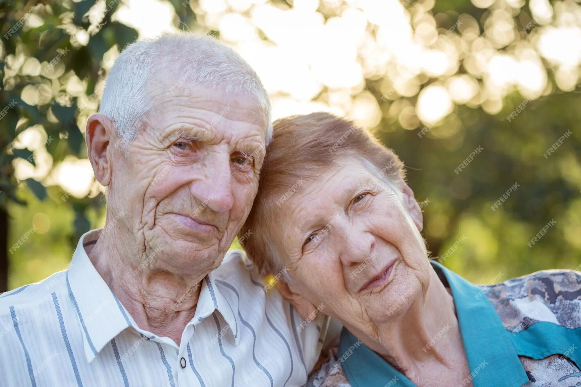 Бабушка и дедушка. Старенькие бабушки и дедушки. Дедушка и бабушка 18. Старенькие бабушки и дедушки. Пожилые люди.