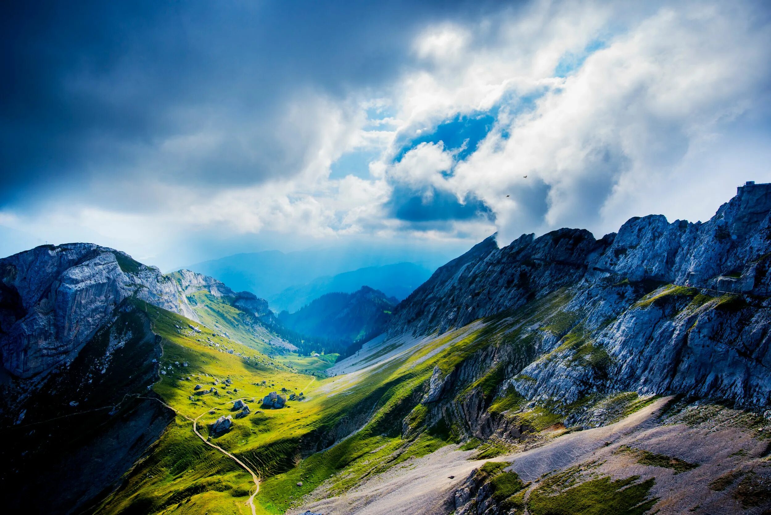 Обои на разрешение 1080 на 1080. Швейцария Альпы 3840 2160. Швейцария холмы. Горы Альпы Швейцария Долина скалы. Природа Швейцарии в 8к.
