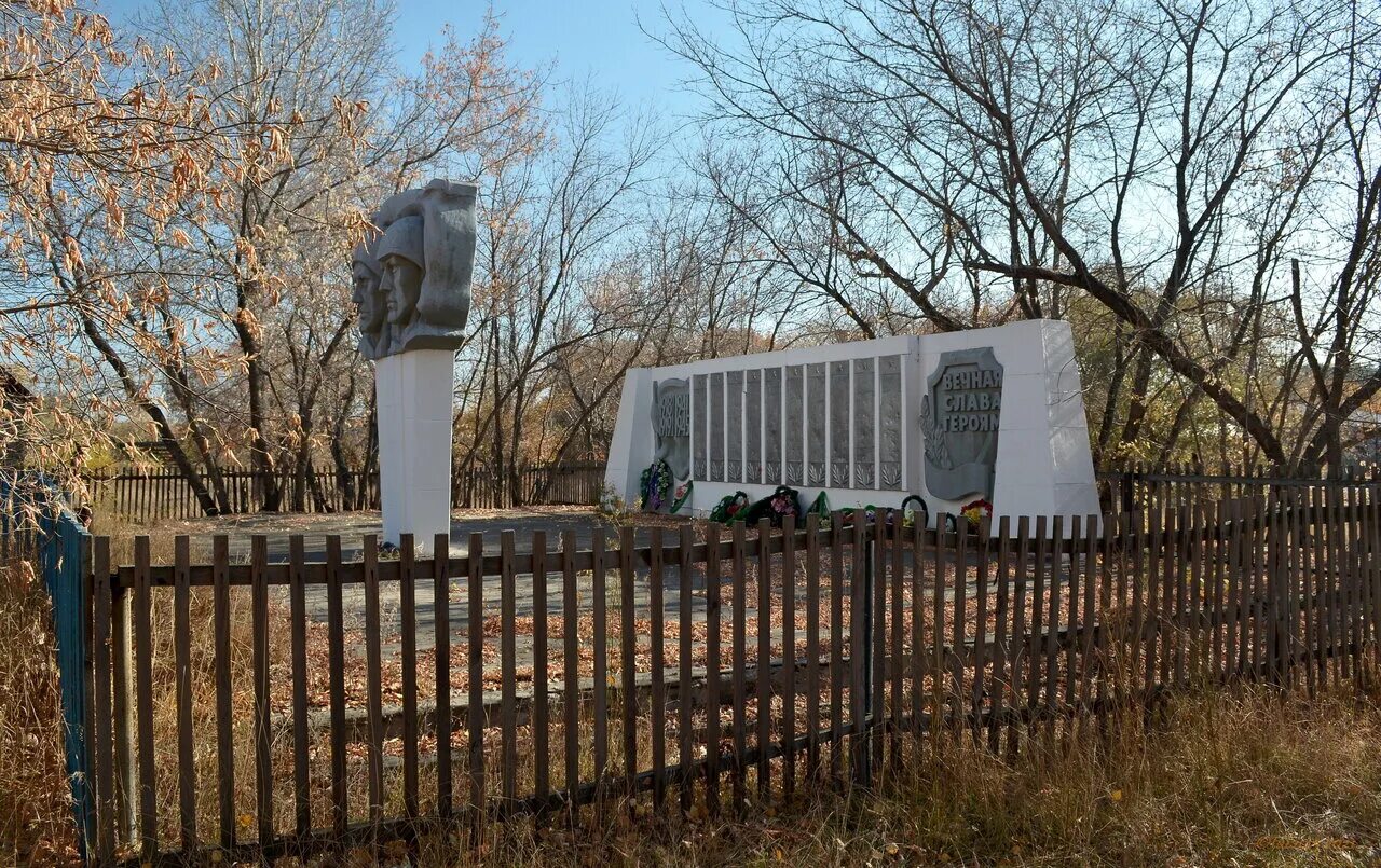 Погода вострово алтайский волчихинский район. Мемориальный комплекс Волчихинского района. Село Вострово Волчихинский район. Село Вострово Волчихинский район Алтайский край. Памятники Волчихинского района.