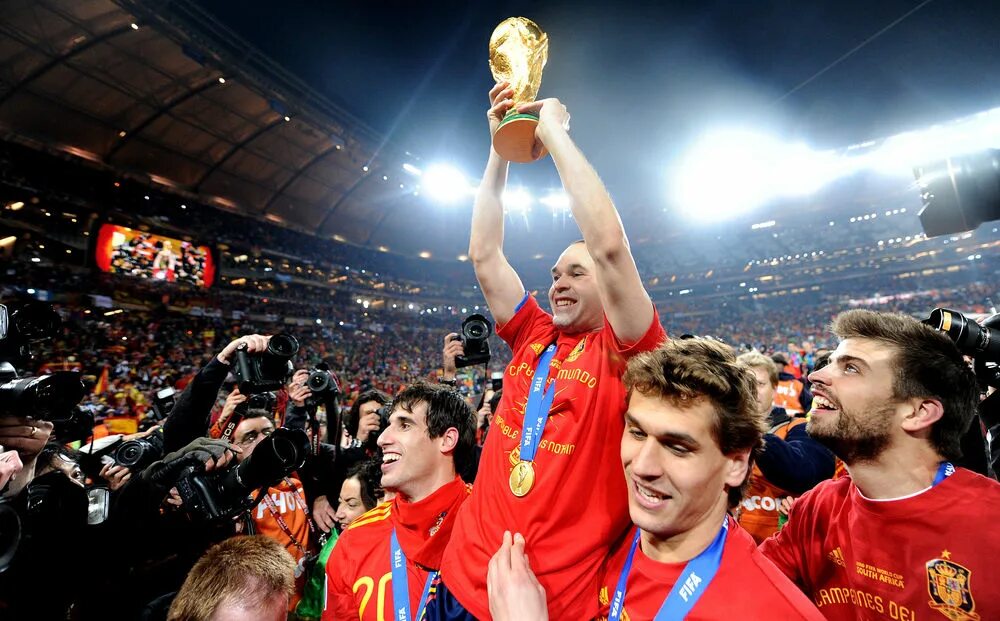 Валенсия победитель ла лиги 03/04 с кубком. Высший титул испании. Реал мадрид чемпион испании 2022. Барселона чемпион испании. Реал мадрид чемпион испании 2020.