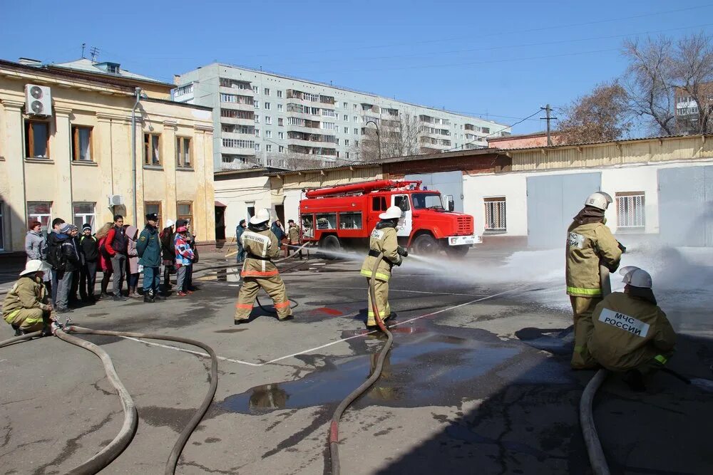 Фпс 16. Учебный центр МЧС Кемерово. Образовательный центр безопасности жизнедеятельности МЧС Беларуси. Астраханский УЦ ФПС МЧС России. Омский учебный центр ФПС здание.