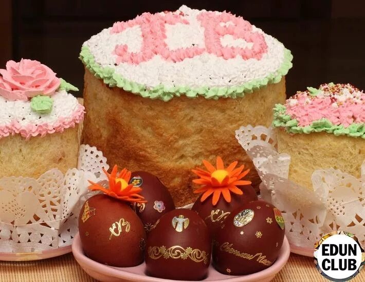 Глазурь для кулича пасхального с желатином. Глазурь для кулича. Украшение куличей глазурью. Помадка для кулича. Крем для куличей рецепт с фото пошагово.