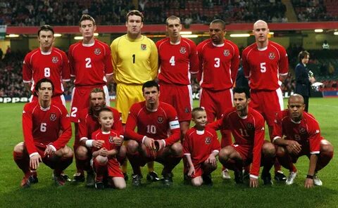 Чемпионат 2004 футбол