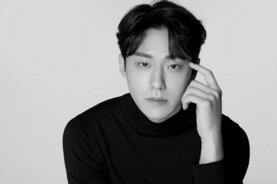 Ли хен у актер. Lee hyung. Ли до-хён. Lee hyung. Ли хён у фото.