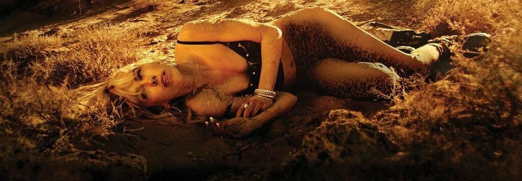 Песок съедает людей. Кровавый песок фильм 2015. Песок съедает людей. Съедобный песок. Песок 2015 синтия марелл.