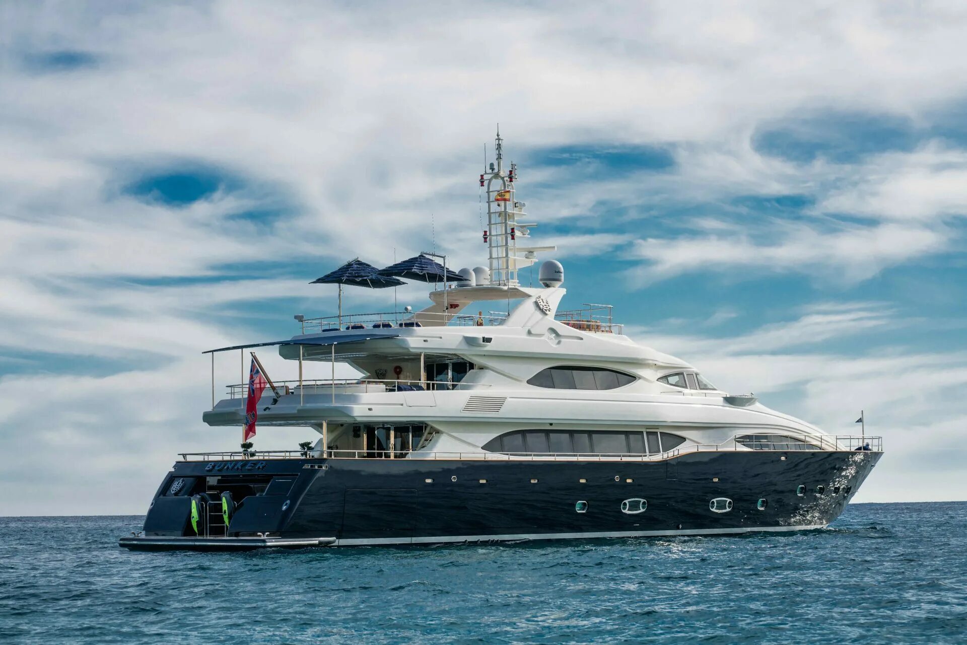 яхта дилма. яхта. яхта heesen triton. Custom line navetta 42. яхта.