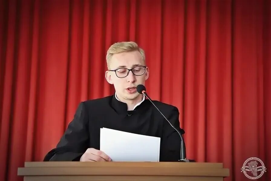 Student speech. Выступление на конференции. Студент выступает на конференции. Выступление студентов. Выступление студента на конференции.