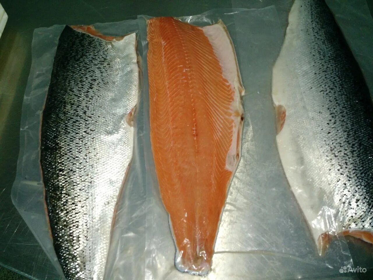 Форель речная в разрезе. Форель цвет мяса. Радужная форель красная. Форель озерная мясо. Форель речная в разрезе.