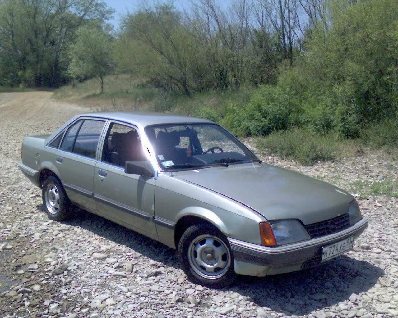 Опель рекорд купить. Opel Rekord 1986. Opel record 1986. Опель рекорд 82. Опель рекорд 1990.