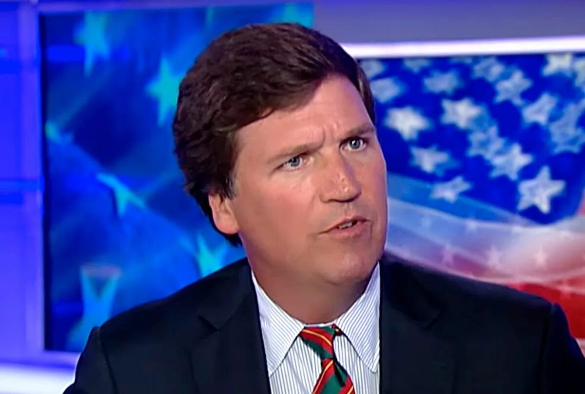 Такер фокс ньюс. Ведущий fox news карлсон. такер карлсон fox news. ведущий канала fox news такер карлсон. американский телеведущий такер карлсон.