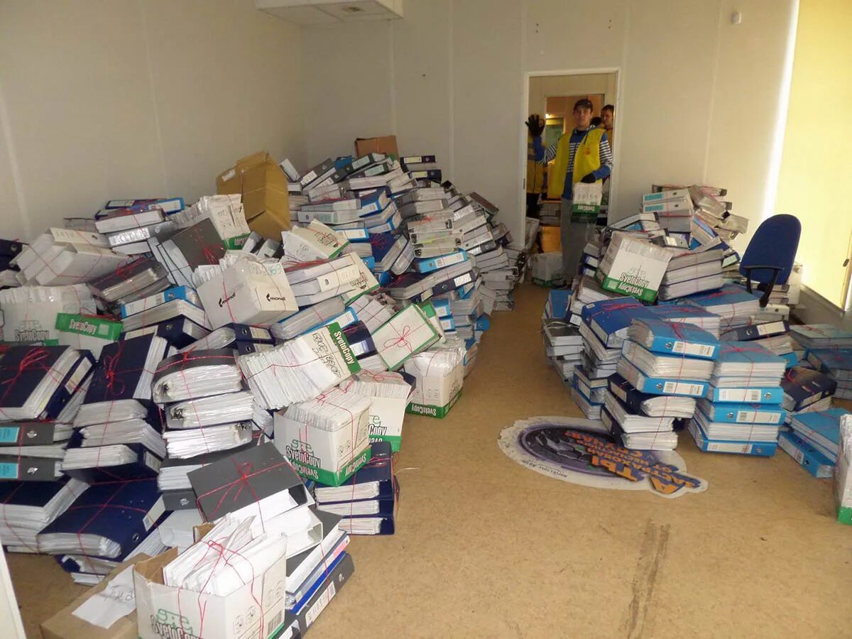 Пульпа макулатура. Уничтожение бумаги. Утилизация шредером. Макулатура. Утилизация документов архива.