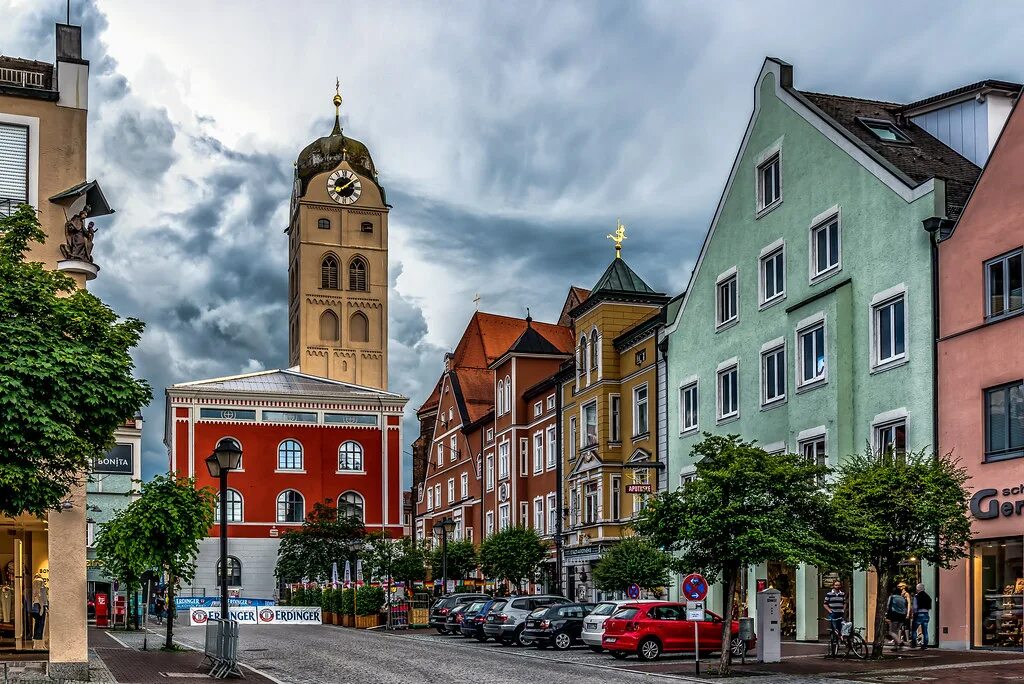 Close town. Эрдинг Германия. Эрдинг город. Эрд Венгрия. Город БАДАКСОНИ Венгрия.