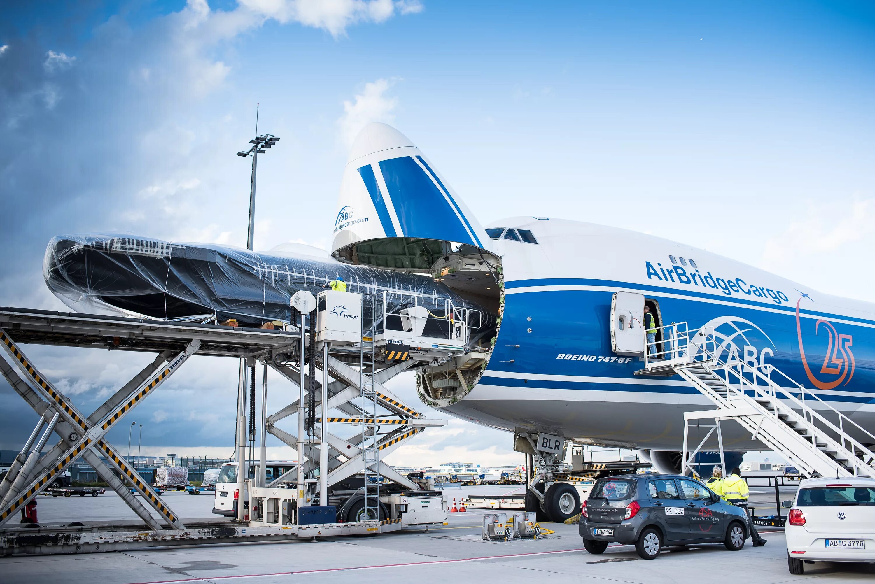 Боинг 747 Волга Днепр. Boeing 747 AIRBRIDGECARGO. Самолет Боинг 747 Air Bridge Cargo. Боинг 747 8 AIRBRIDGECARGO. Самолеты можно открыть