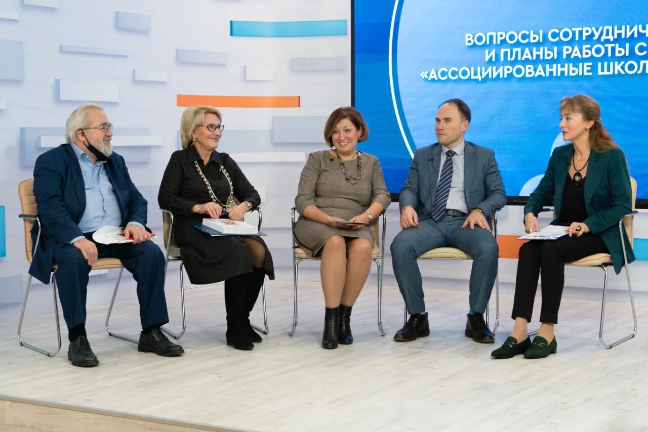 Работа в петербурге в образовании