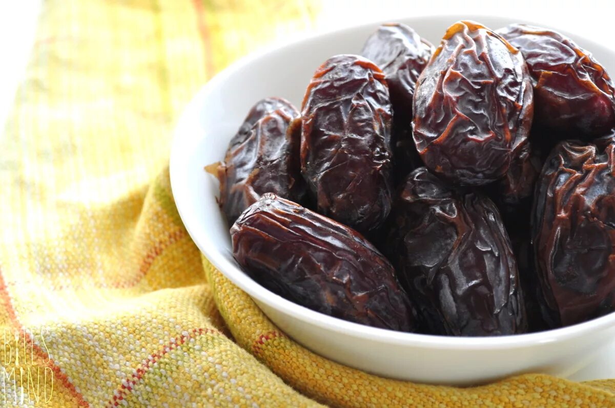 M dates. Финики меджул. брауни с хурмой. финики меджул королевские роял муборак. fresh dates.