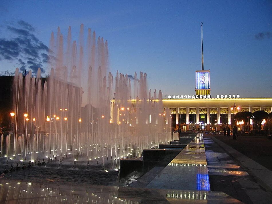 Пл ленина спб. Площадь Ленина Финляндский вокзал. Финляндский вокзал фонтаны. Фонтан на площади Ленина в Санкт-Петербурге. Площадь Ленина фонтаны СПБ.