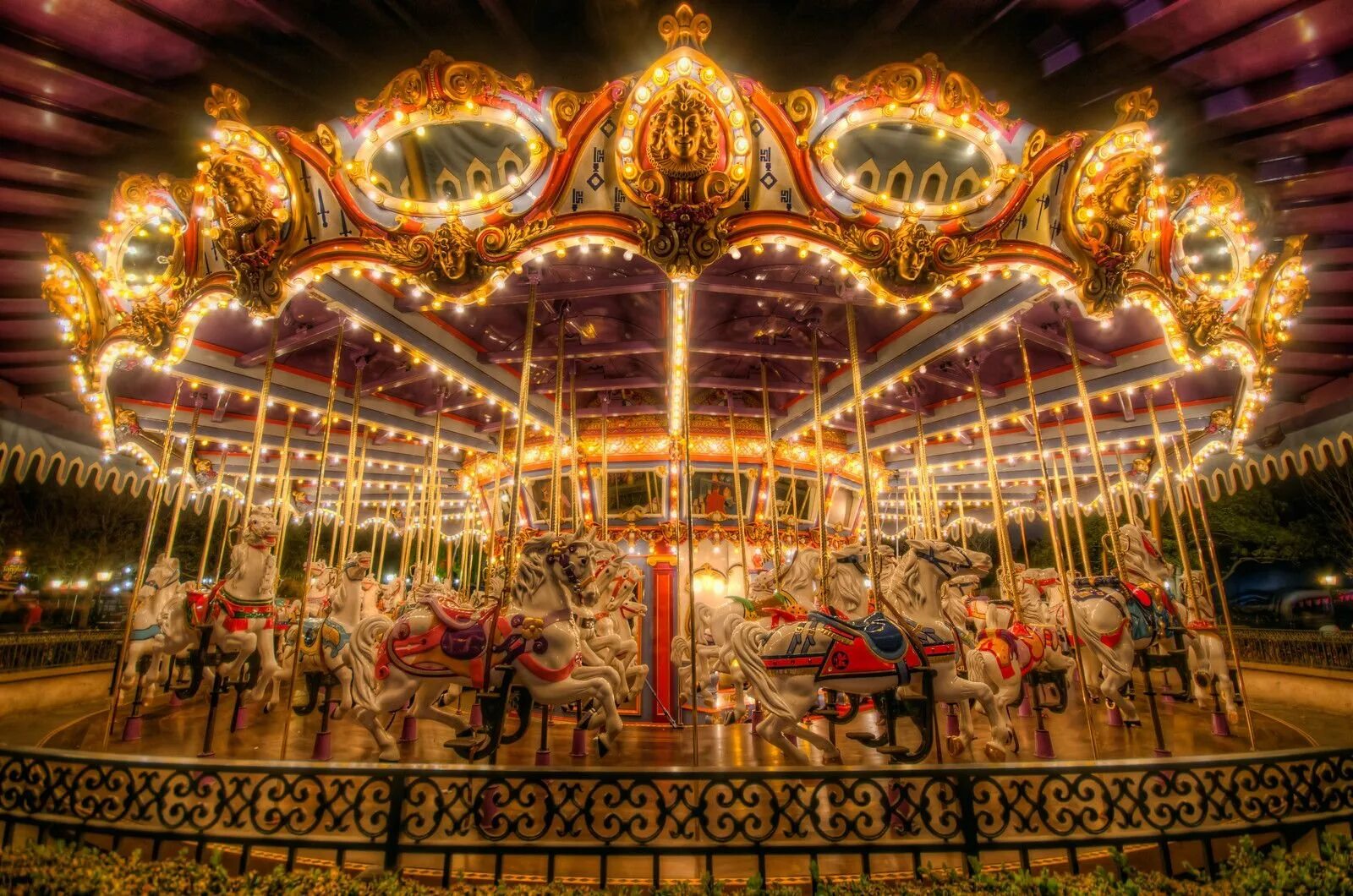 Carnival scenes. Карусель King Arthur Carousel.. Парк аттракционов Карусель фон гача. Карусель лошадки на красной площади. Красивая Карусель.