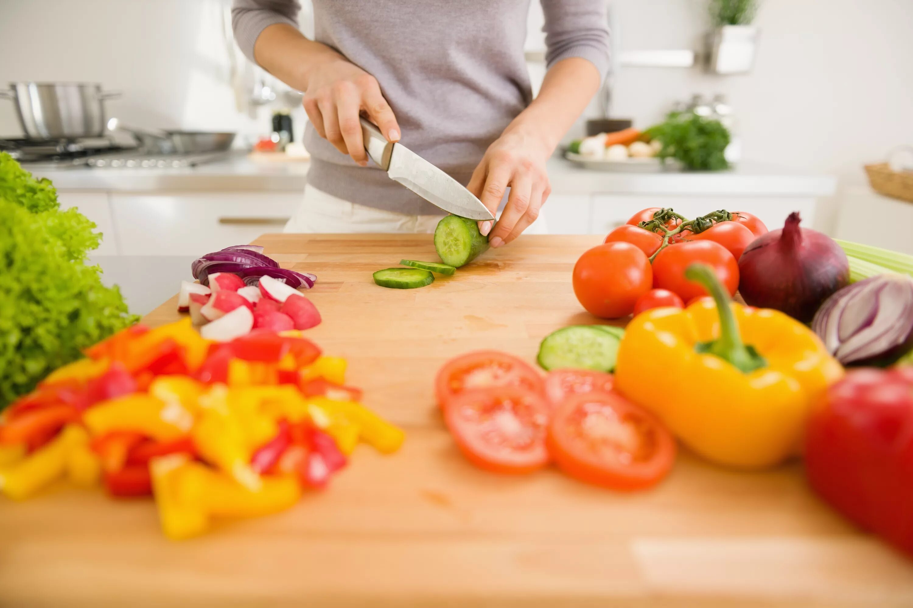 Cut vegetables. Овощи "кухня". Резать овощи. Продукты для готовки. Порезанные овощи.