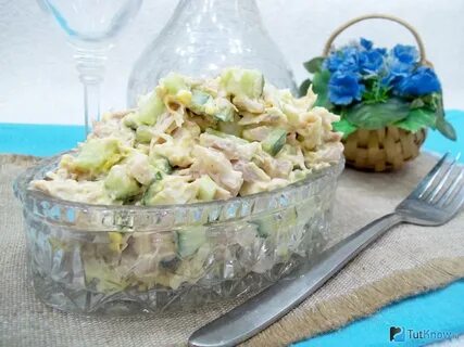 Салат с курицей и огурцами свежими