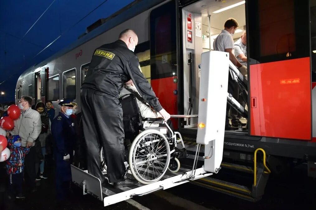 Ласточка для инвалидов. Ласточка вагон для инвалидов. Поезд Ласточка для инвалидов. Пригородные поезда для инвалидов. Ласточка места для инвалидов.