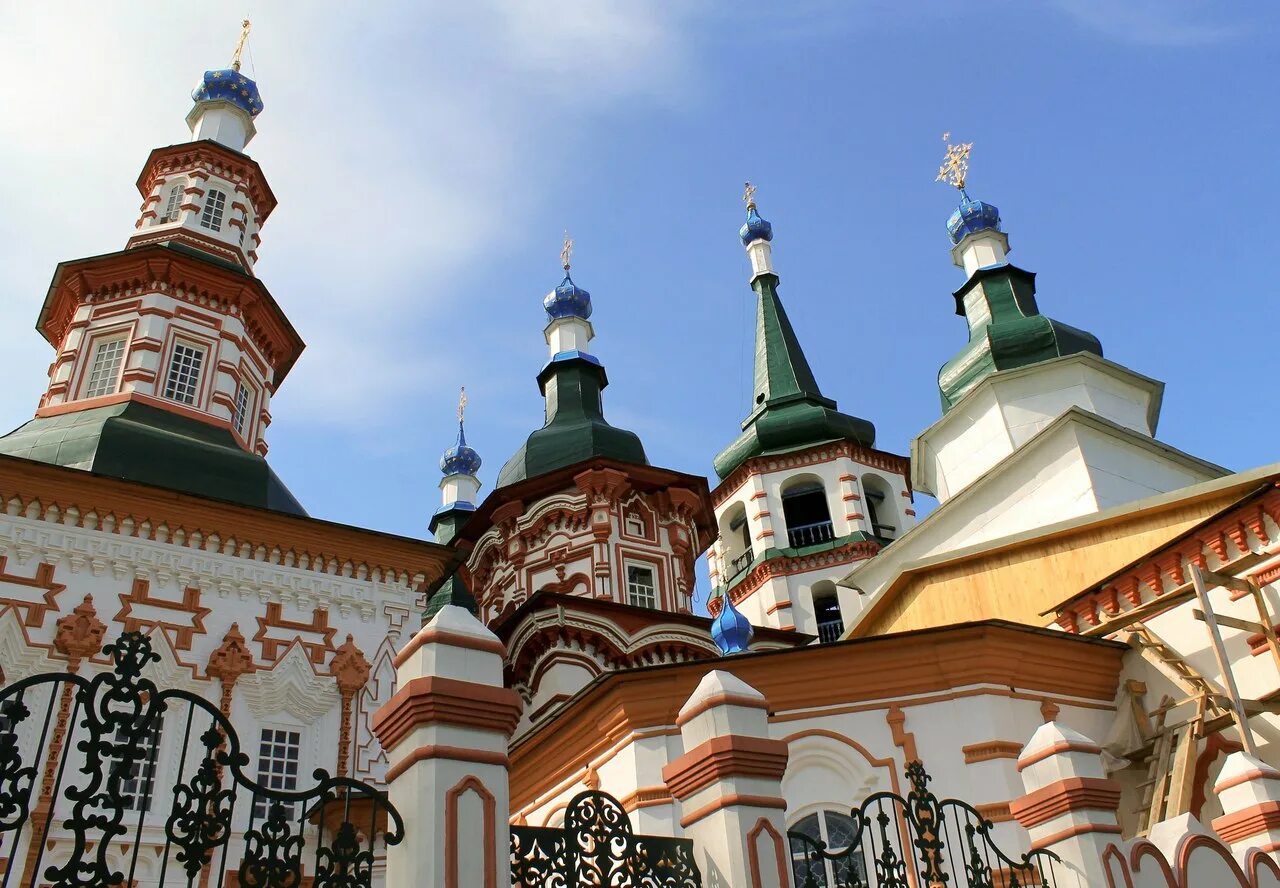 Крестовоздвиженский храм иркутск. Купол иркутск. Купол иркутск. Маковки город. Бронзовый купол.