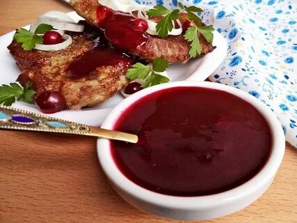 Простой брусничный соус к мясу