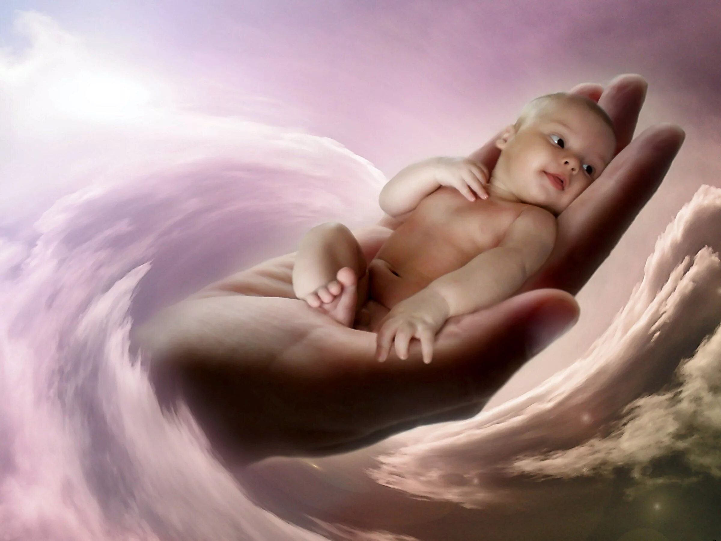 Душа мати. Рождение человека. Младенец в руках Бога. Рождение жизни. Душа ребенка.