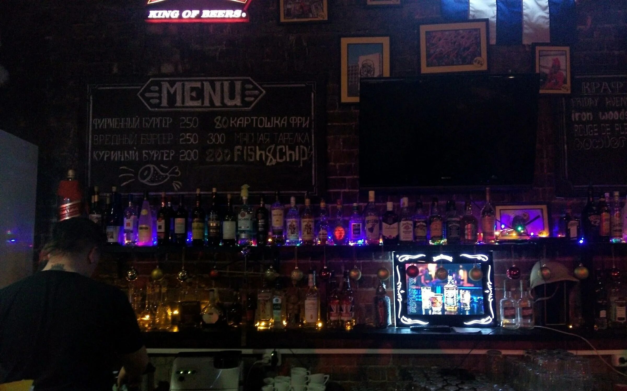 Кафе чердак энгельс. Чердак тюмень. Хохрякова 33 екатеринбург. Вечеринка тюмень. Чердак тюмень.