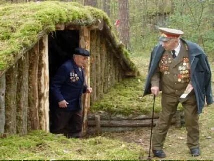 Жил в землянке в окопе