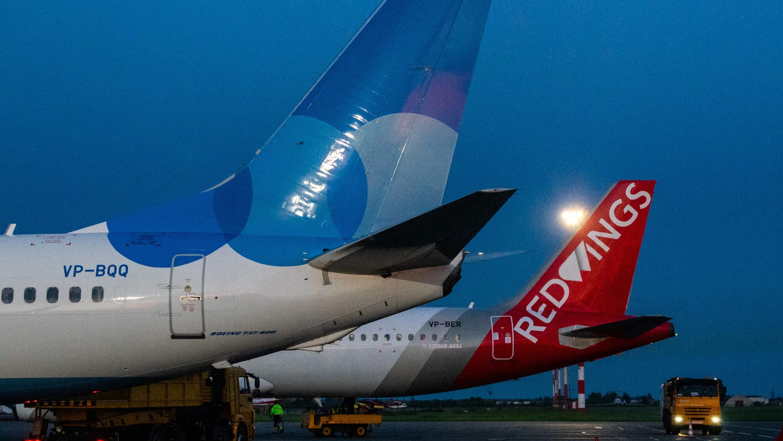 Авиакомпании омск. Авиакомпании омска. Боинг 757-200 азур эйр. Авиакомпании омск. Ту 154м авиакомпания омск.