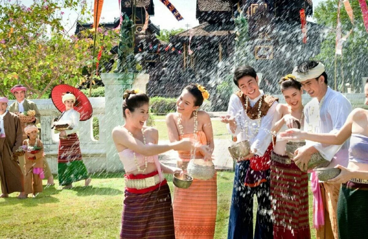 Тайский новый год. Национальные праздники Тайланде. Фестиваль дождя Лаос. Женский день в Лаосе.