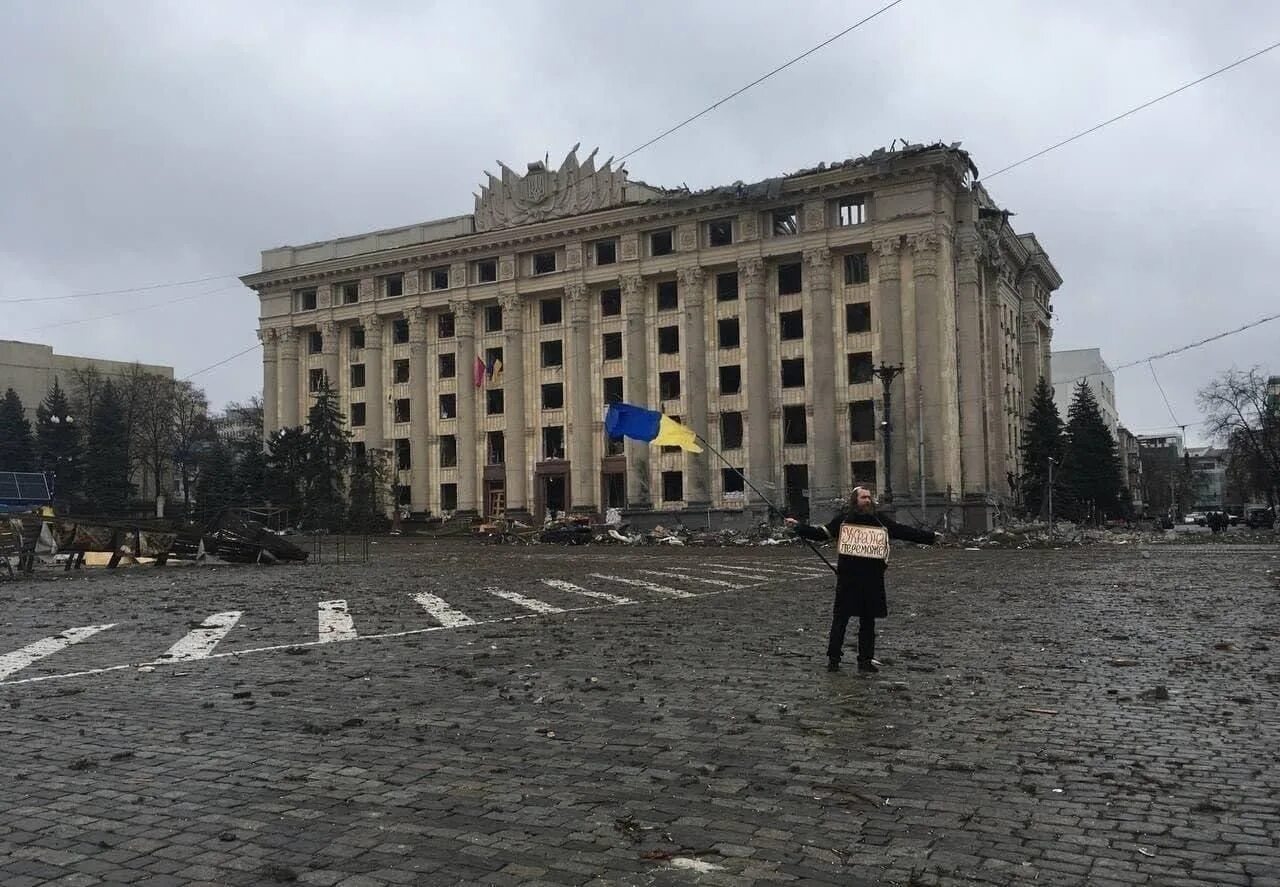 Харьков вышел. Харьков площадь свободы. Европейская площадь Харьков. Харьков площадь свободы сейчас. Центр Харькова площадь свободы.