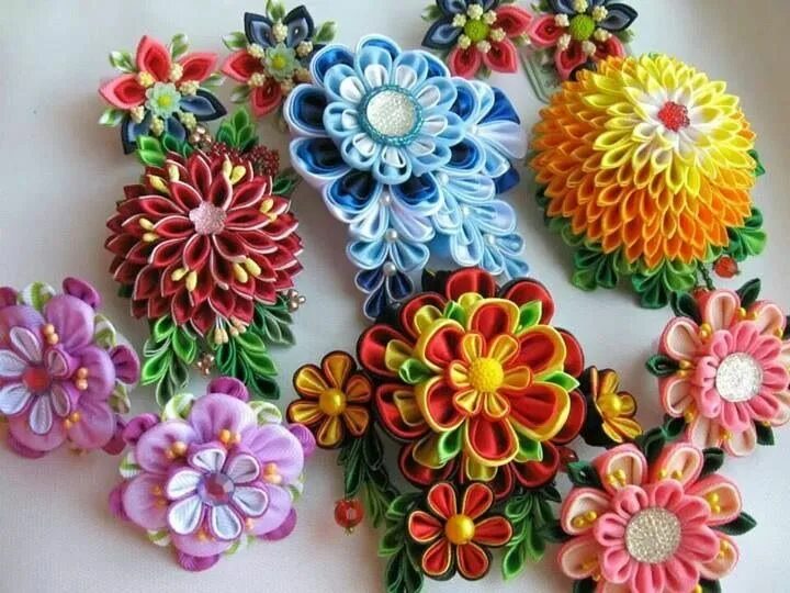 Цветы из лент техника. Цветы канзаши. Рукоделие из атласных лент. Канзаши сложные. Квиллинг и канзаши что это.