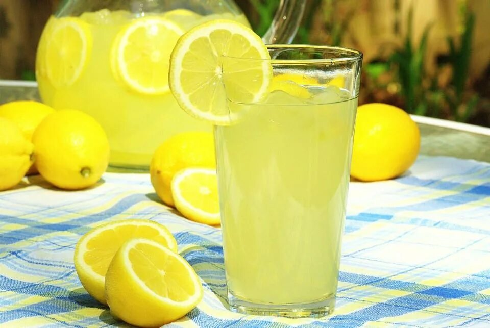 Limonata. Лимонад Fresh Lemon. Желтый лимонад. Домашний лимонад.