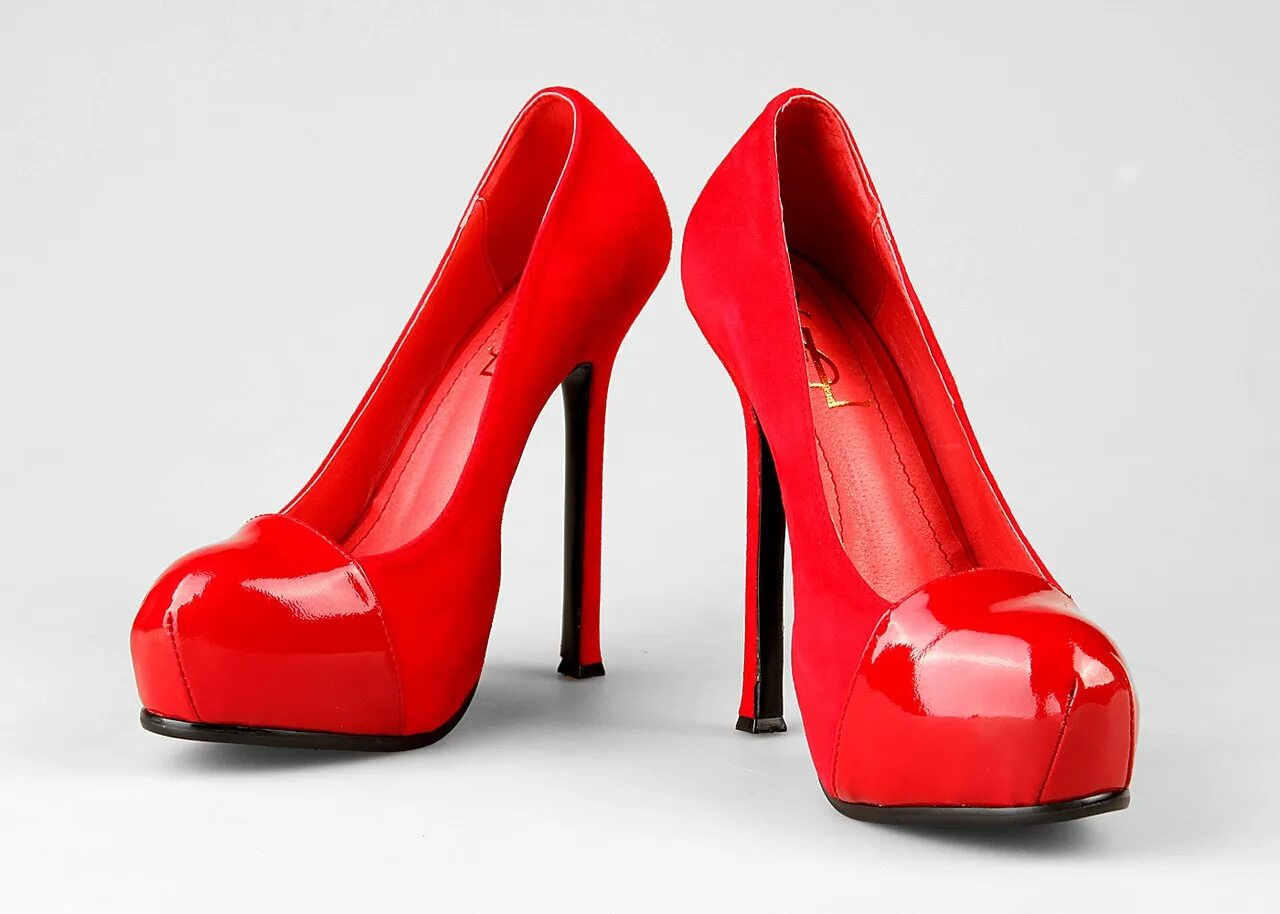 Красные туфли. Красные туфли мужские. Красные туфли на каблуке. Красные кожаные туфли.