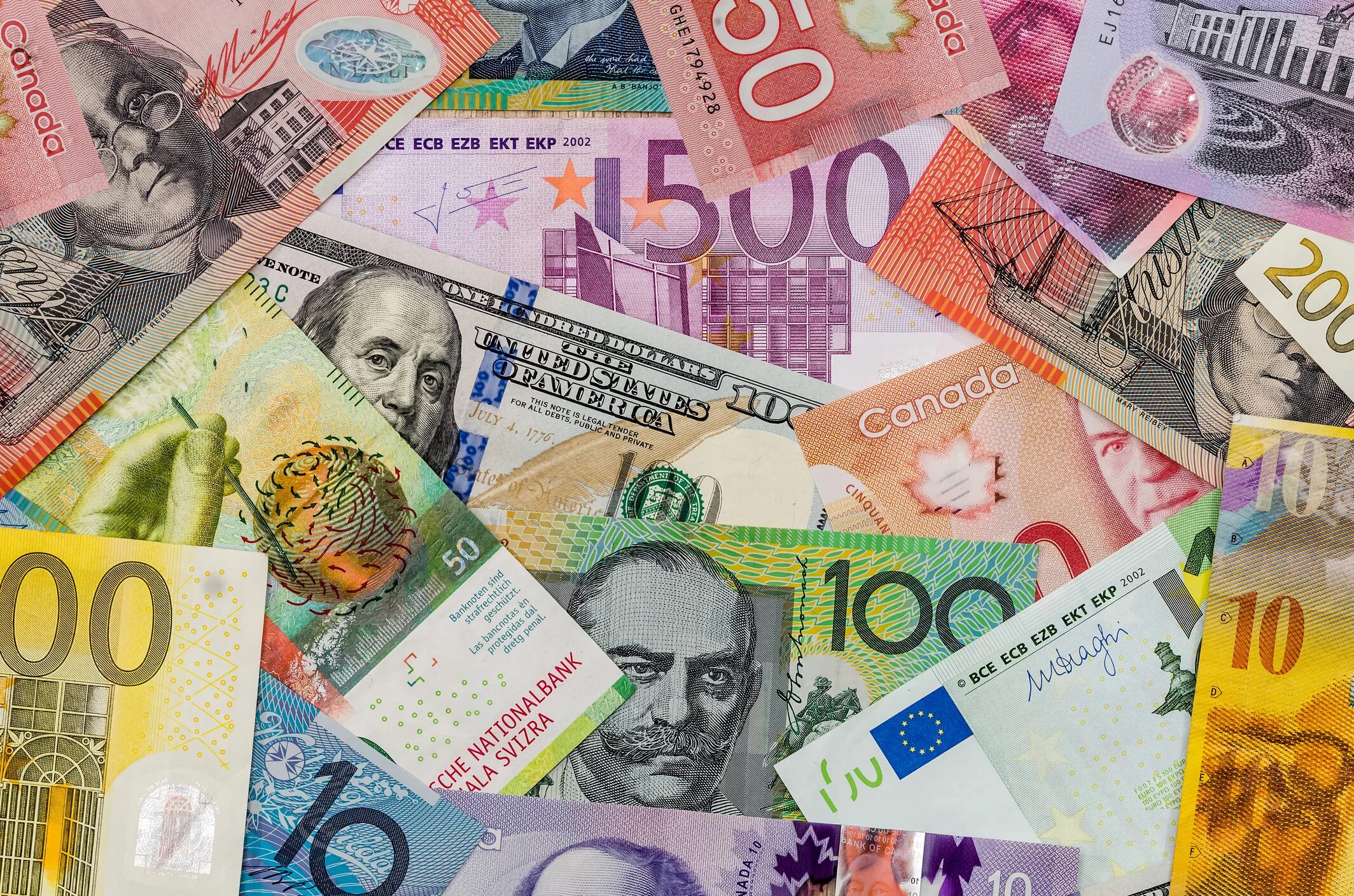 Евро доллары песня. Доллар евро Франк. Евро фото купюр. Франки валюта. Фото долларов и евро.