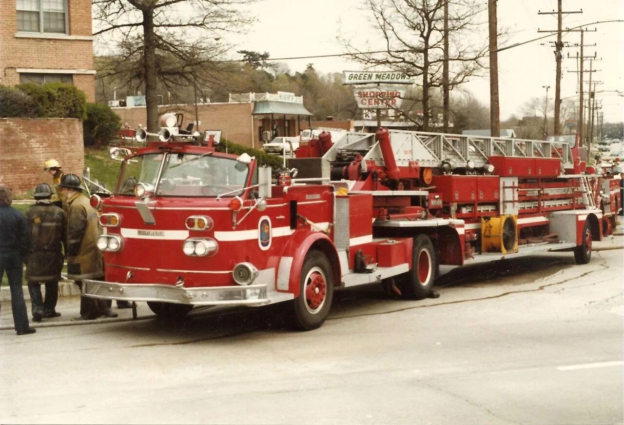 American LAFRANCE. American LAFRANCE 900 Series. Тиллер пожарных. АГ-12 пожарный автомобиль.