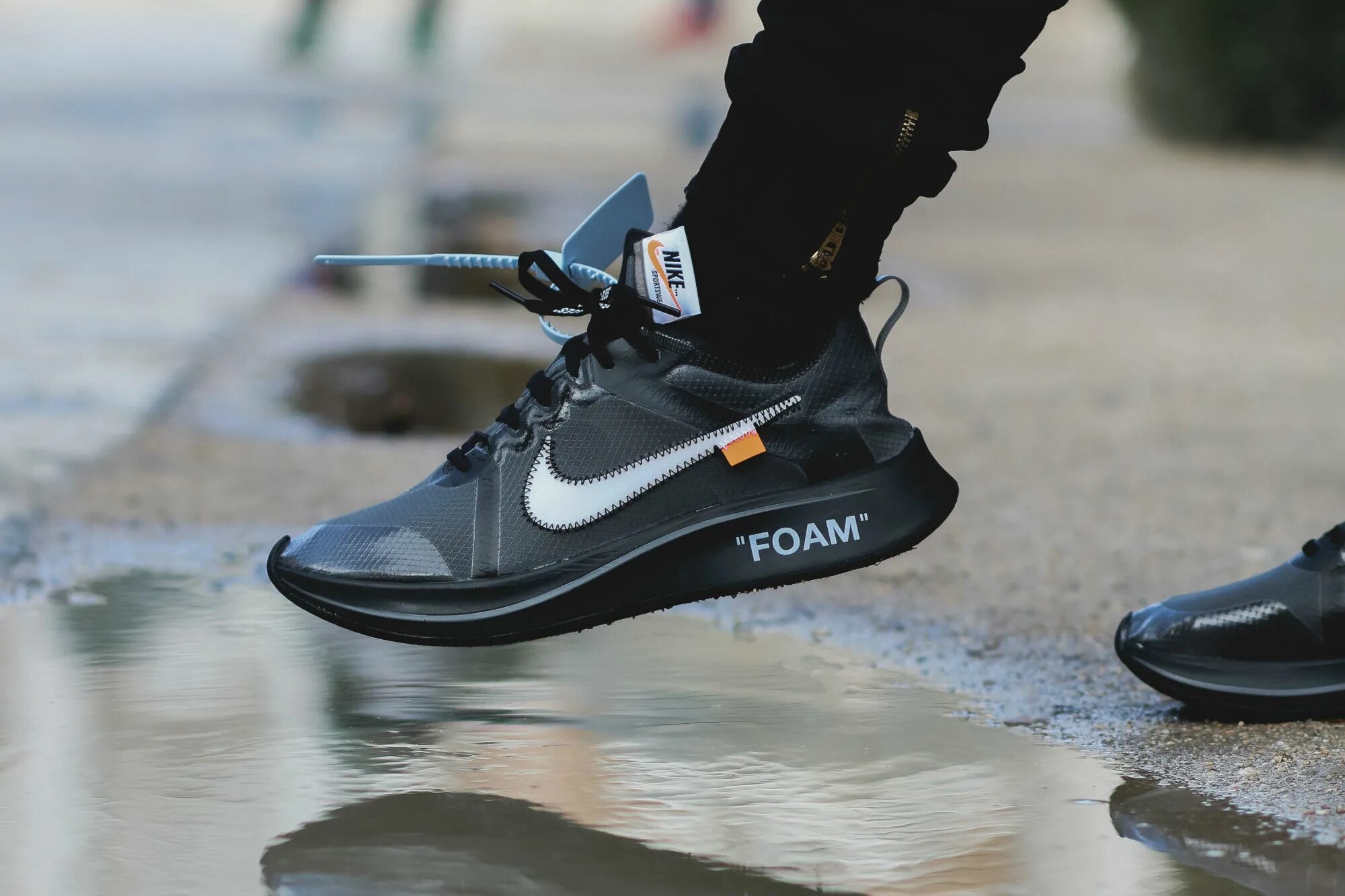 Fly off. Nike Zoom Fly off White. Nike Zoom Fly x off-White. Zoom Fly “off-White Black Silver”. Nike x off-White CL Tailwind cap.