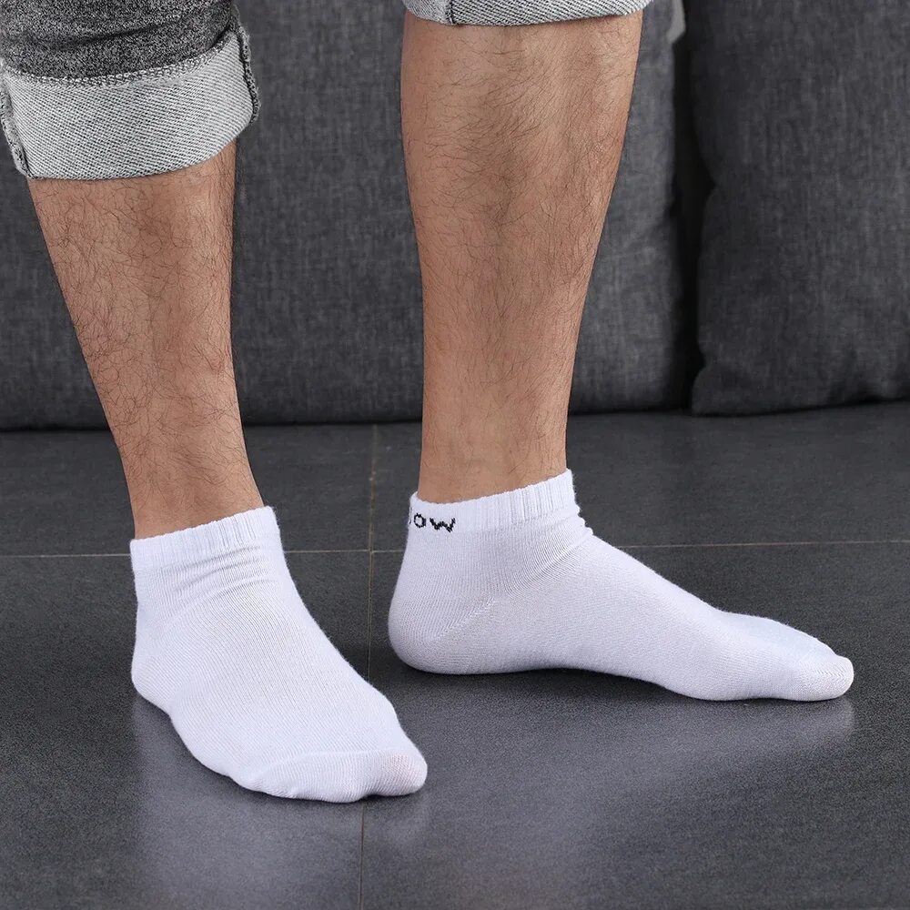 Носки найк следки. Белые носки. Носки белые короткие. Носочки короткие мужские.