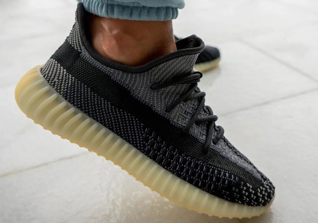 Кроссовки спортивные yeezy boost. Adidas Yeezy Boost 350. Adidas Yeezy Boost 350 Carbon. Adidas Yeezy Boost 350 v2 Carbon. Адидас 350 Yeezy.