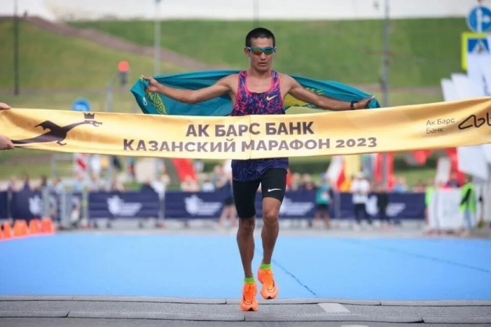 Казанский марафон 2025 список участников. Казанский марафон 2025. спортивный марафон. победитель марафона картинка. казанский беговой марафон.