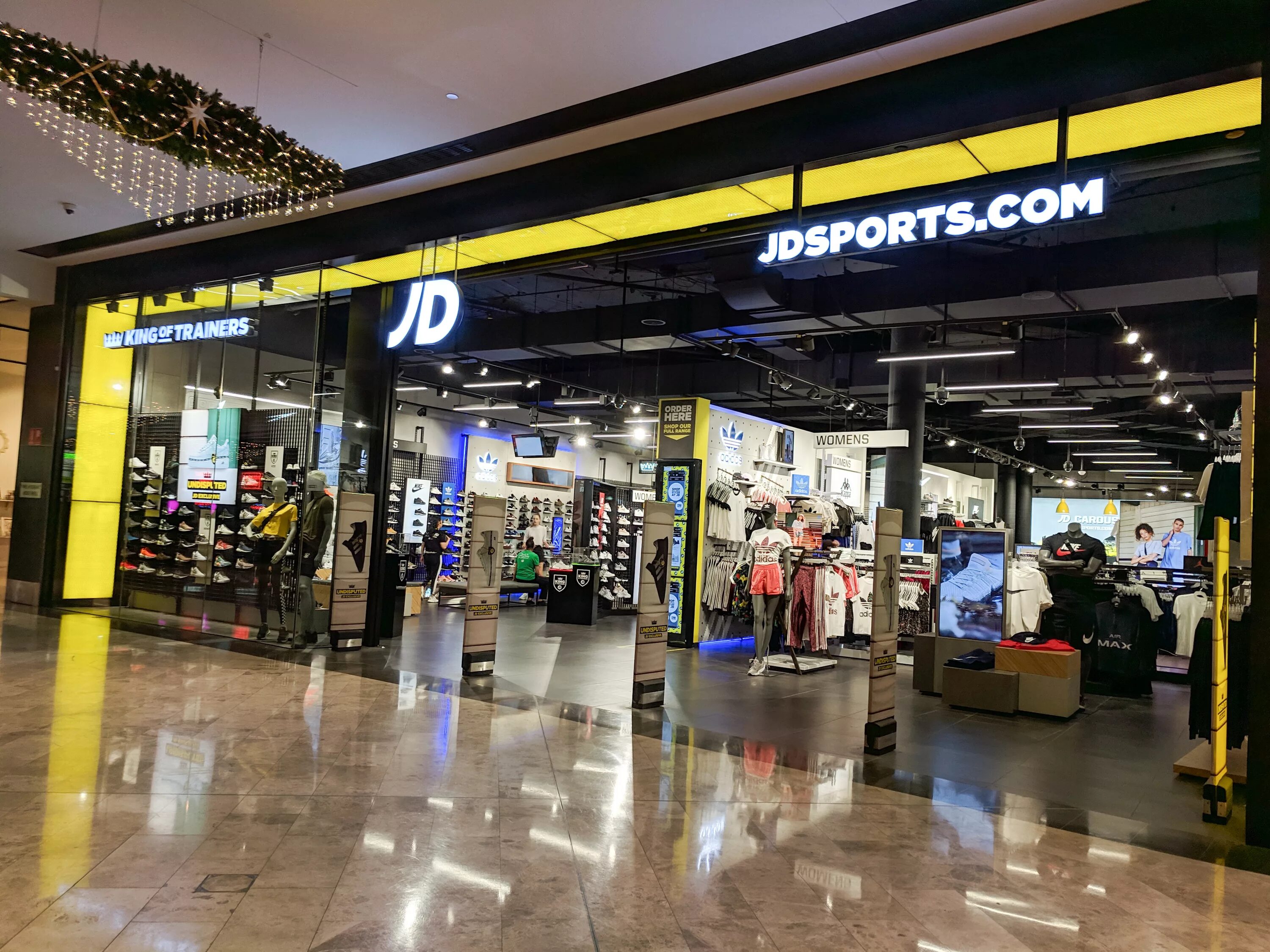 Jd sports. Jdsports. JD Sport. JD Sports shop. Клайпеда магазин JD Sports.