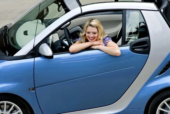 Хорошие машины для начинающих водителей. Машина для начинающей автоледи. Новичок за рулем. Хорошие машины для начинающих водителей. Автомобили для новичков.