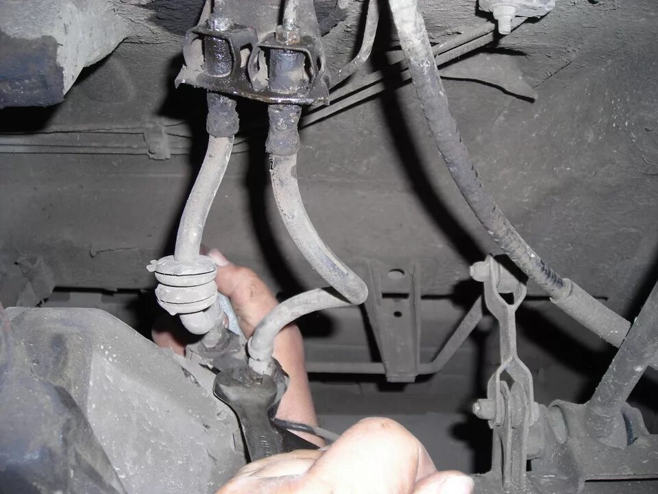 Задние тормозные шланги и Защита стартера - Chevrolet Niva, 1,7 л, 2004 года сво