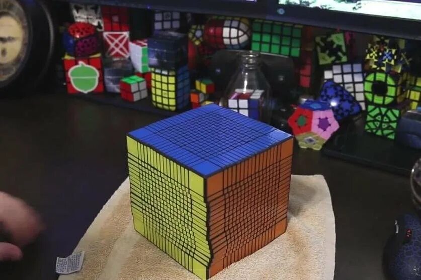 Кубик Рубика 17x17x17. Огромный кубик рубик. Самый большой кубик рубик. Самые большие кубики рубики.