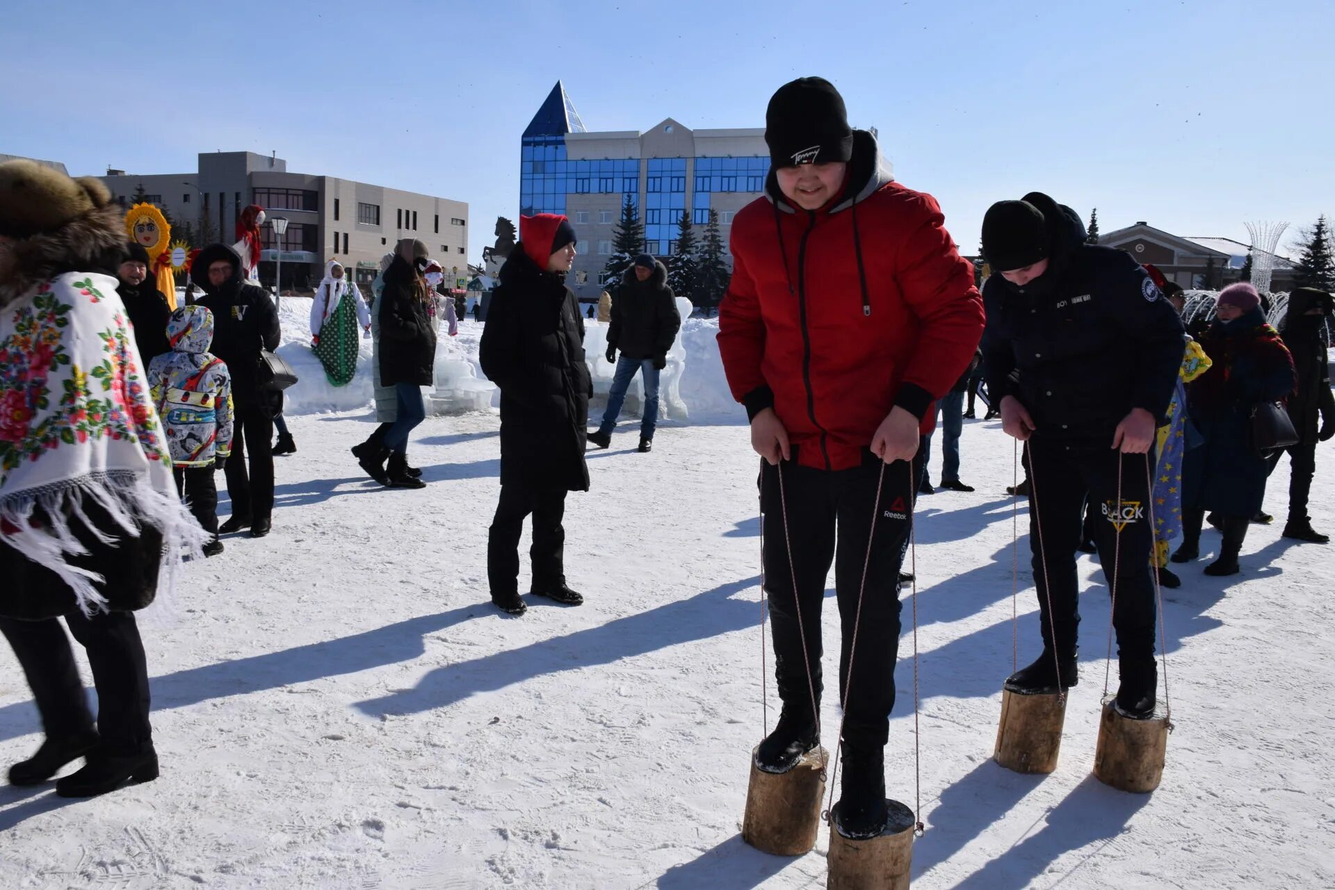 Конкурсы на Масленицу на улице. Масленица в Центральном парке. Масленичные игры на улице. Уличные конкурсы на Масленицу.