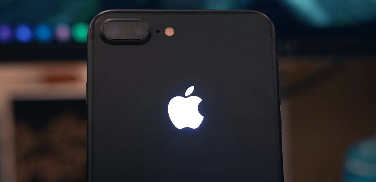 Включается iphone яблоко. Светящееся яблоко iphone. Светящийся логотип Apple. Светящиеся яблочко на айфон. Светящиеся яблоко на MACBOOK.