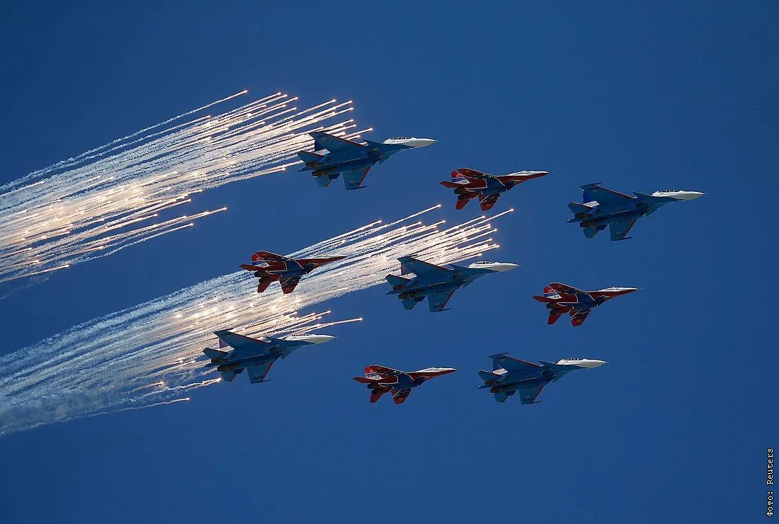 Парад победы летчики. Парад ввс. военно воздушные войска. ввс россии парад. летчики на параде.