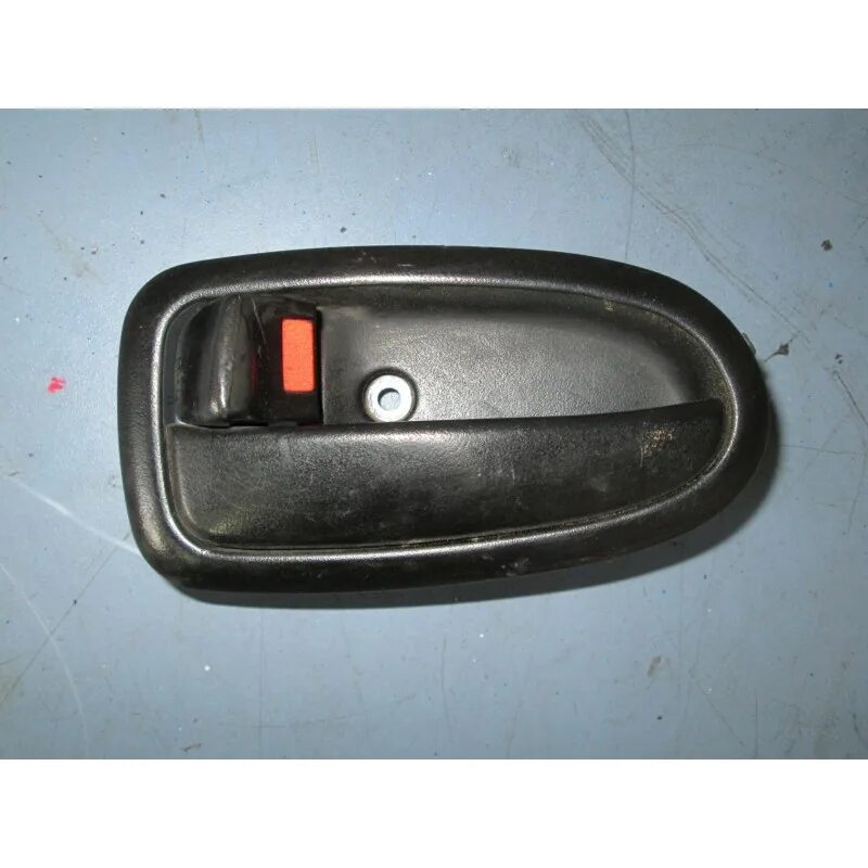 Ручка дверная левая передняя хендай матрикс. Ручка дверная внутренняя хендай матрикс. Ручка двери передняя левая наружняя хендай матрикс 2001. Ручка двери внутренняя хюндай матрикс. Хендай акцент 2020 ручка двери.