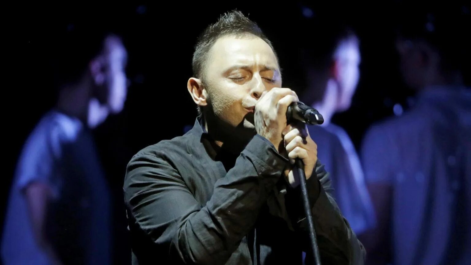 Рома зверь группа звери. Песня называется звери. Концерт группы звери. Песня называется звери. Песня называется звери.